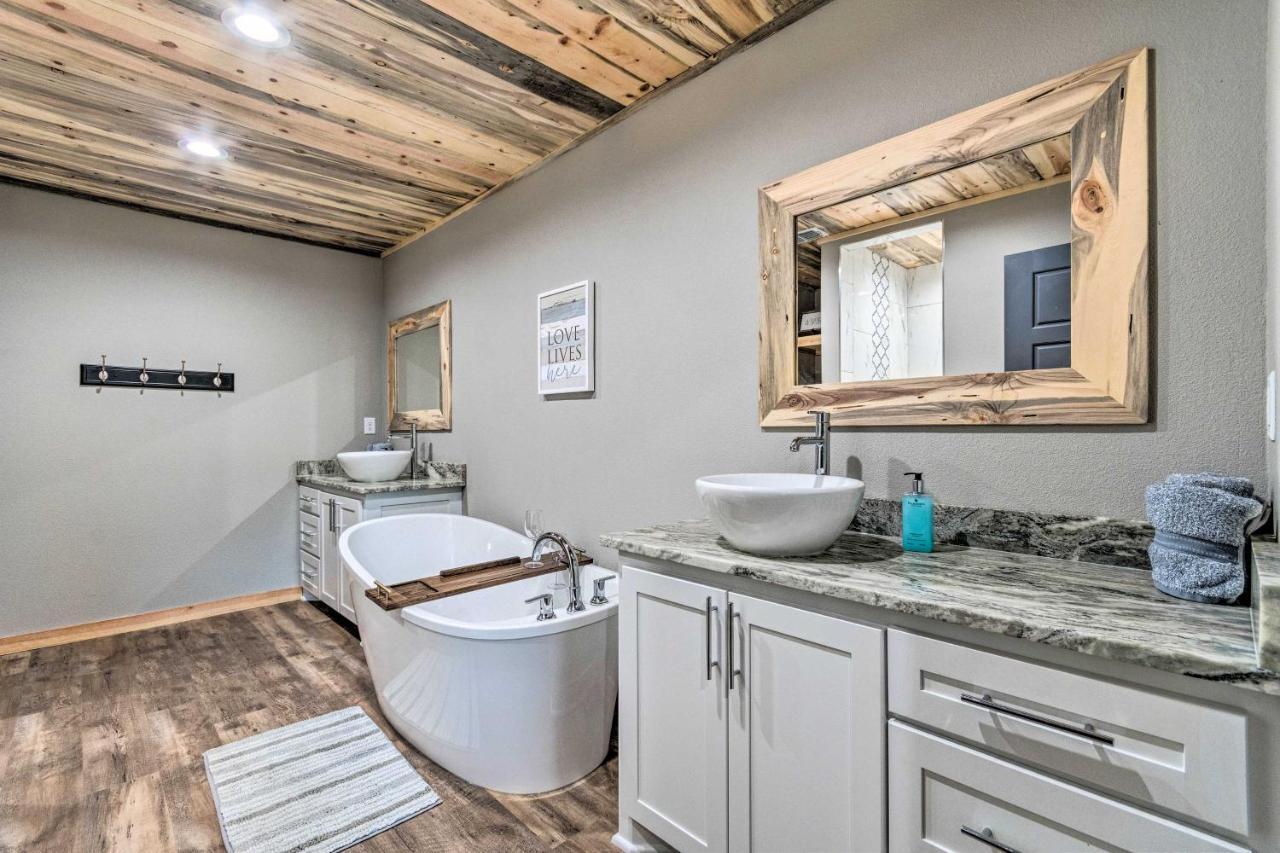 Upscale Riverfront Home With Beach And Fire Pit! Glenwood Экстерьер фото